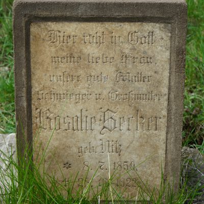 tablica nagrobkowa w jezyku niemieckim